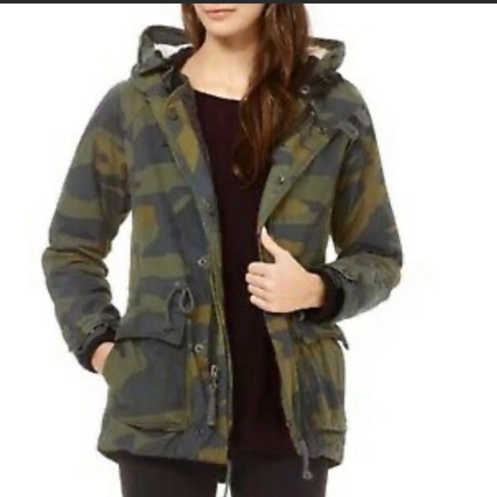 Aritzia TNA Griffith Parka